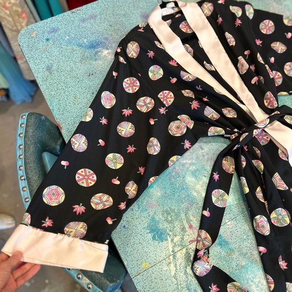 Pastel & Black Robe - Picture 6 of 11